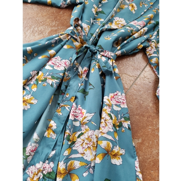 Flowered kimono - Picture 3 of 10